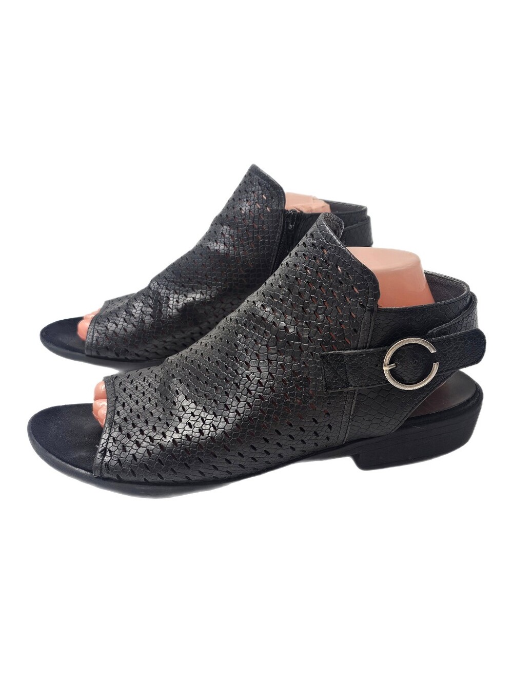Baretraps Scotlyn Black Perforated Open Toe Sandals Size 10 M Shootie